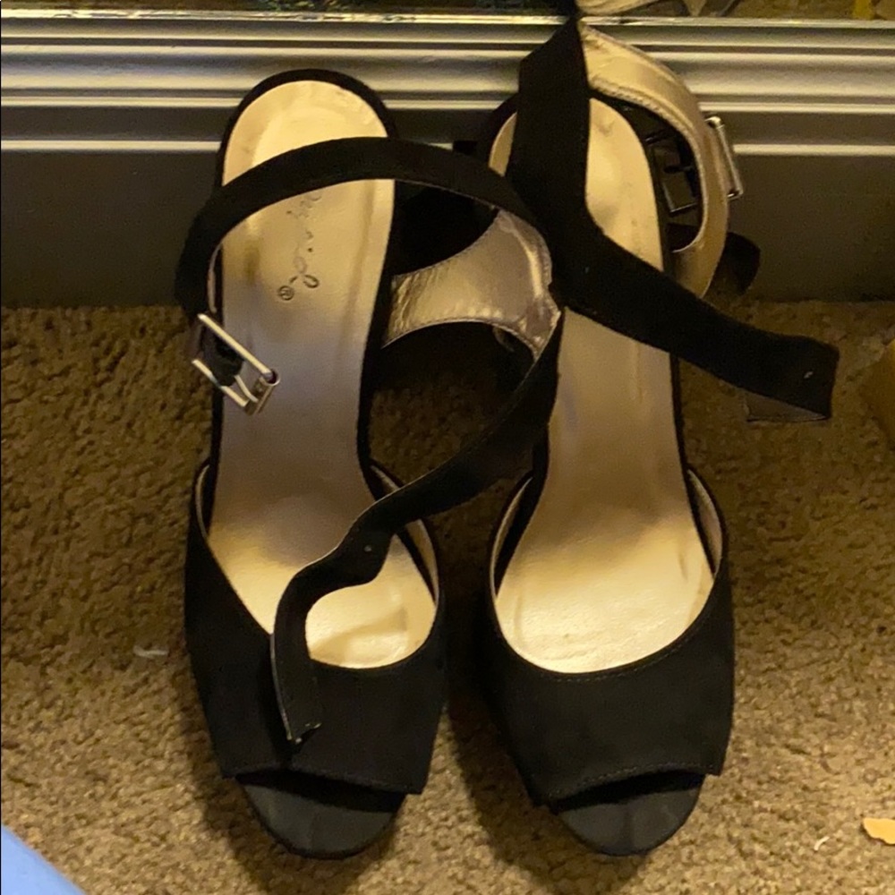 Black sandals with glitter heel